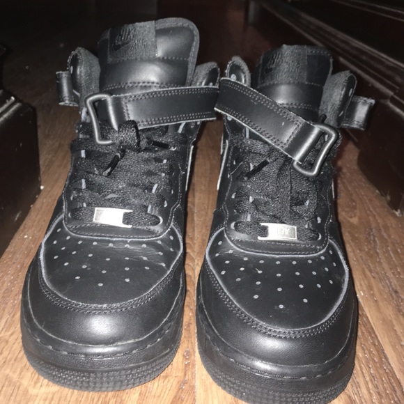poshmark air force 1